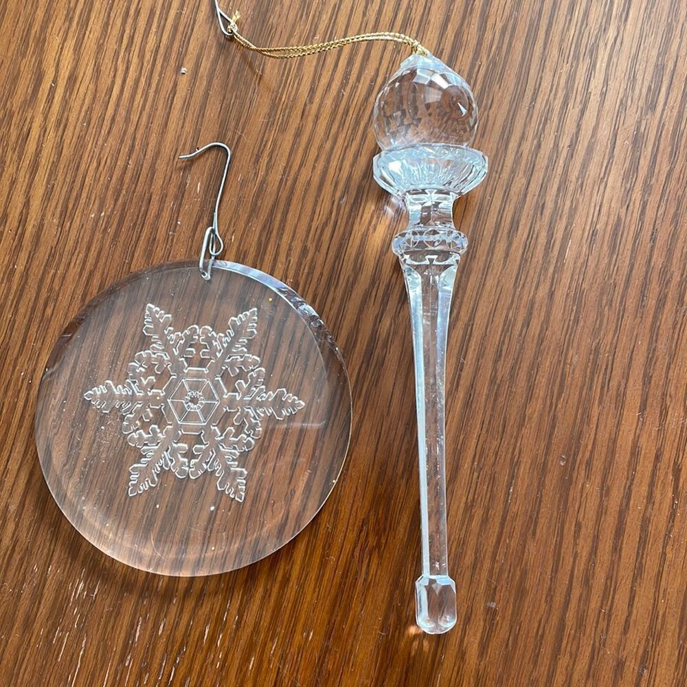 2 clear plastic Christmas tree ornaments‎